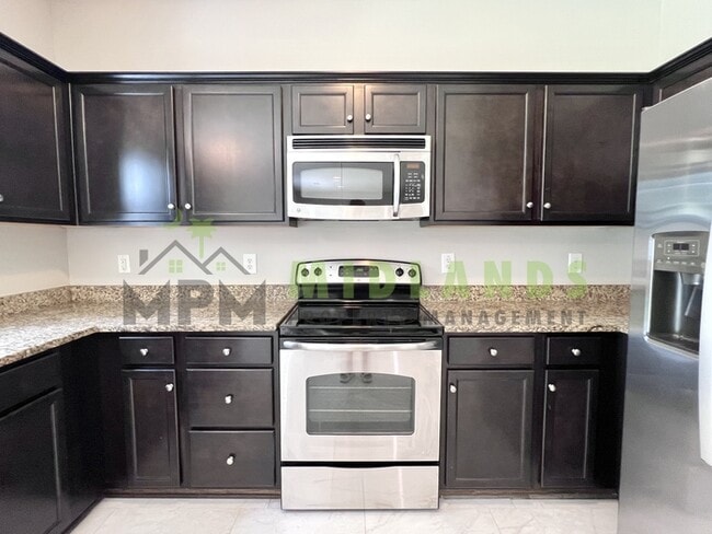 Building Photo - 464 Edenhall Dr