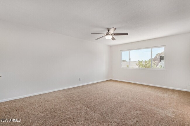 Building Photo - 1337 E Northshore Dr