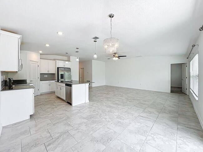Building Photo - 4/2 Groveland Home with Solar Panels-MOVE IN SPECAIL: ONE MONTH FREE RENT