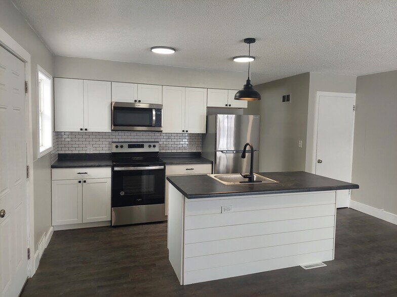 Kitchen - 718 Truman Ave