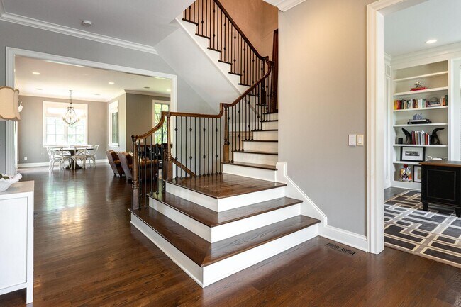 Building Photo - 7200 Ashcombe Ct