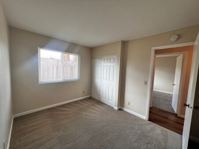 Building Photo - East Petaluma Four Bedroom Home