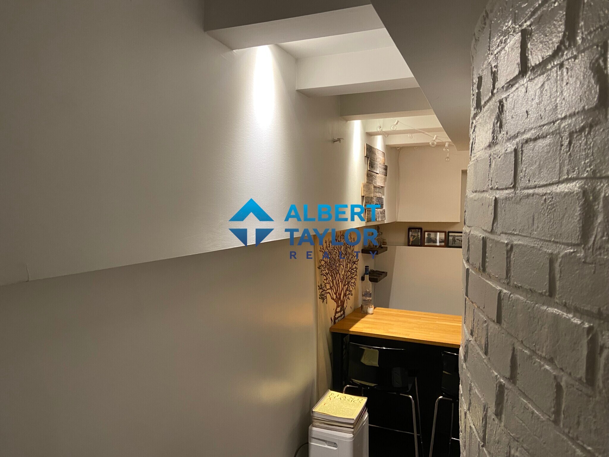 Building Photo - 117 Beacon St