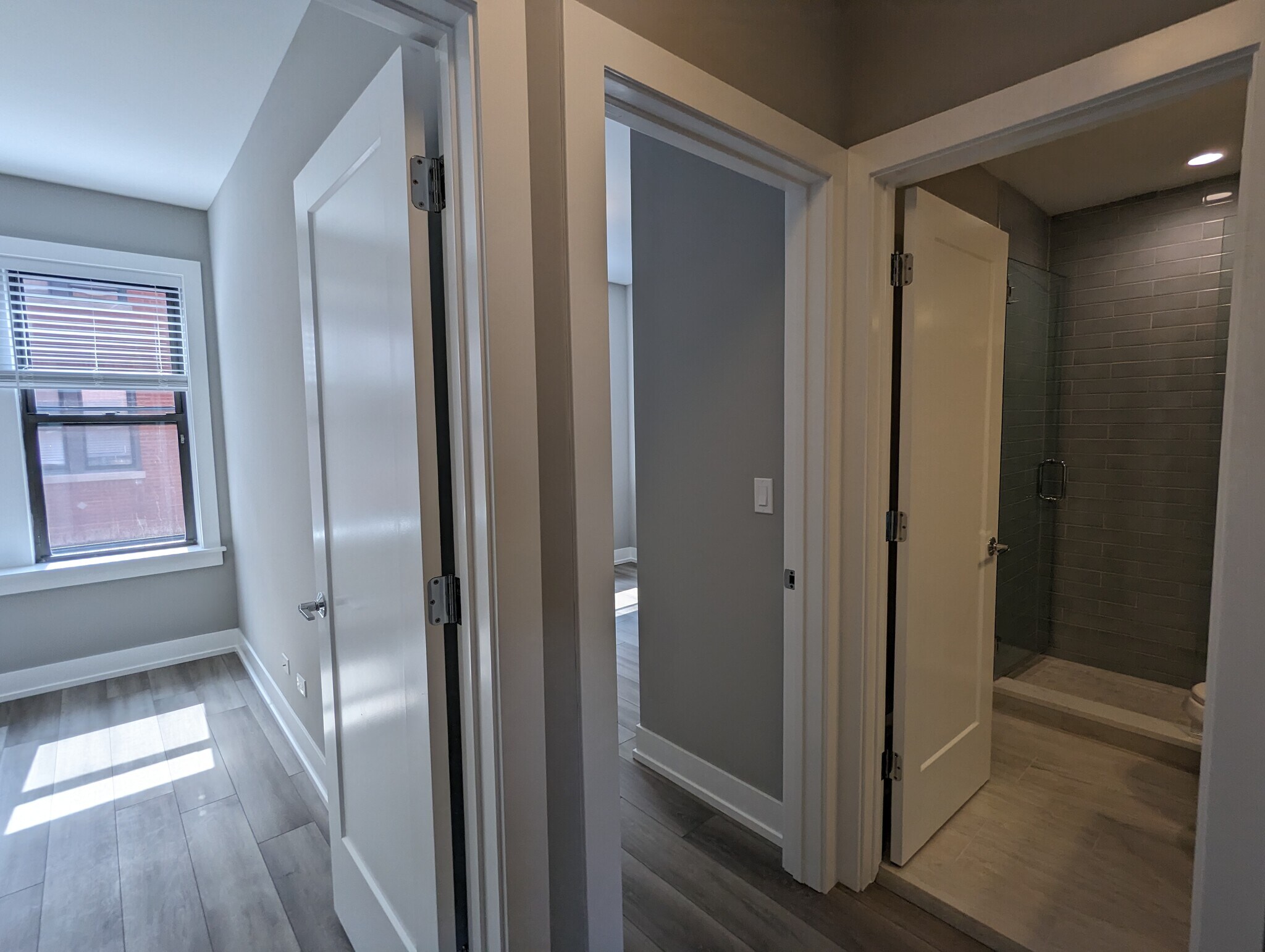 Building Photo - 3935 N Janssen Ave