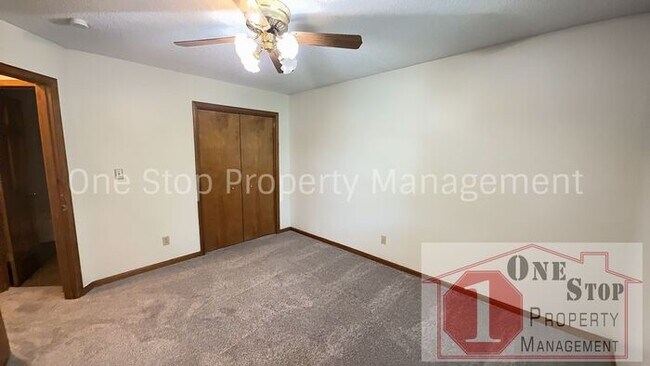 Building Photo - Beautiful 4 Bedroom 2.5 Bathroom in Olathe