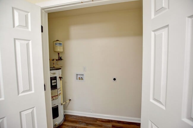 Building Photo - 3900 Raintree Ct