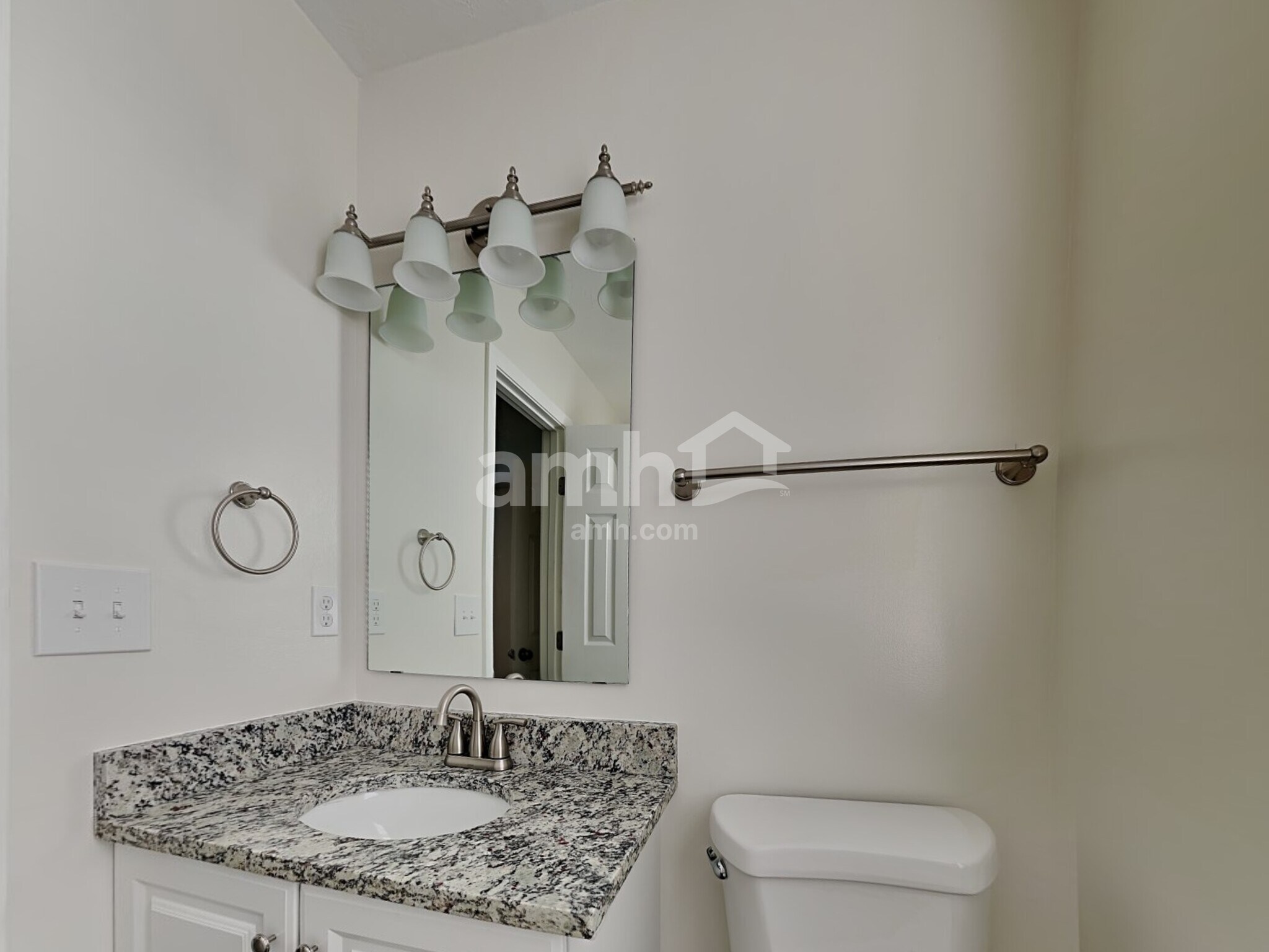 Building Photo - 2133 Antoinette Way