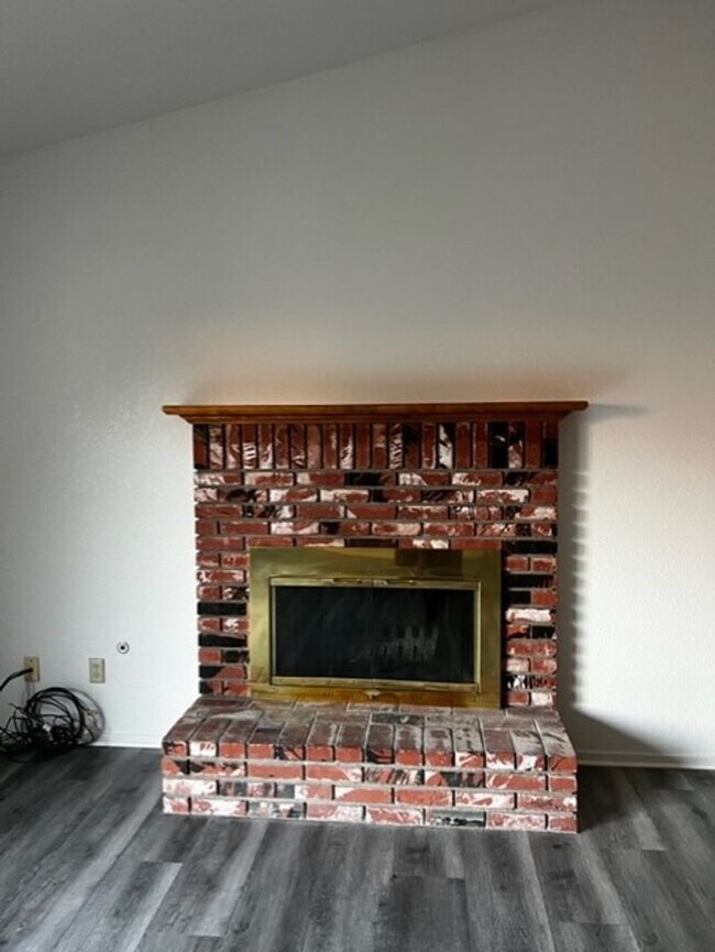 Building Photo - 600 Tuohy St