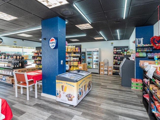 Building Photo - 18011 Biscayne Blvd