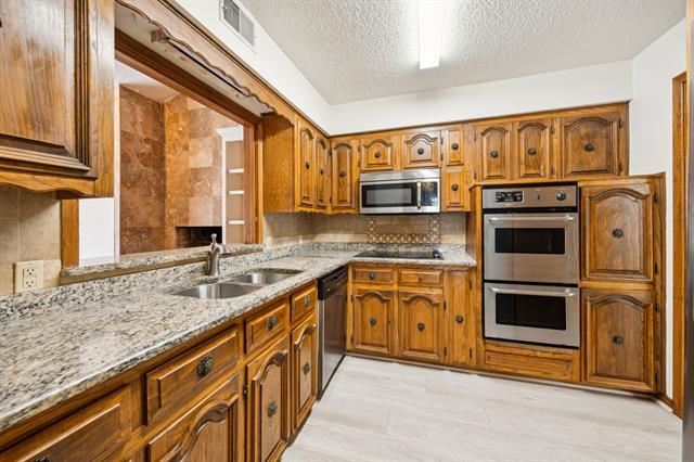 Building Photo - 7639 Dentcrest Dr