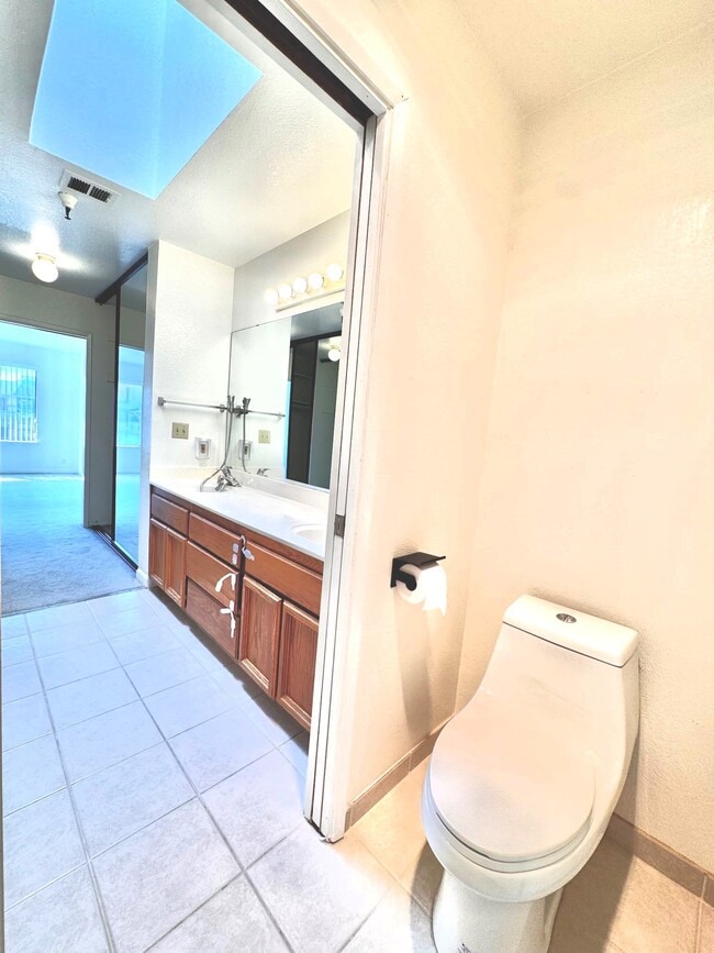 Building Photo - 1400 Carpentier St