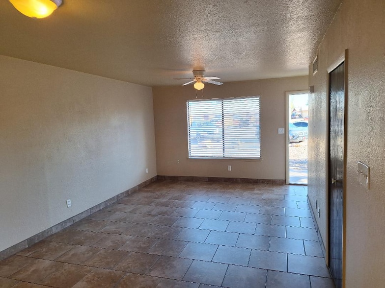 Primary Photo - 454 Drake Ct