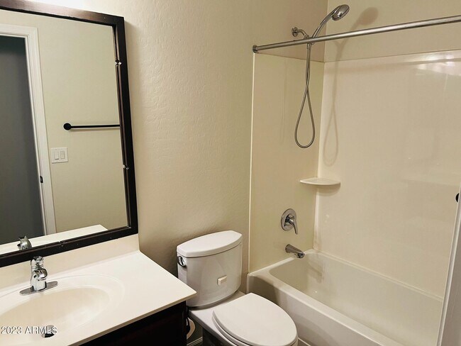 Building Photo - 2823 E Questa Dr