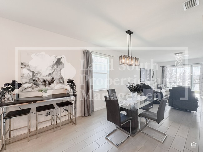 Building Photo - 6720 Great Bear Dr