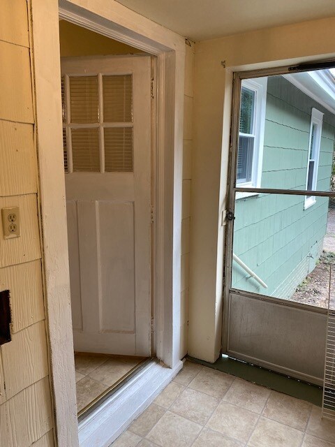 Building Photo - 140 Gardner Dr