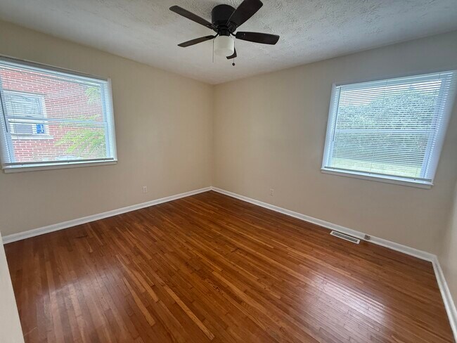 Building Photo - 2067 Tamarack Dr