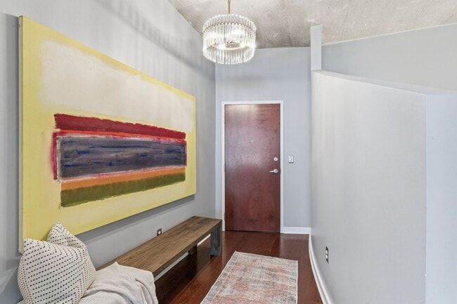 Building Photo - $500 Credit towards first month's rent if leased by April 1st. 9th Floor of Encore Building Downt...