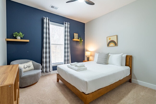 Building Photo - 350 Park Creek Ridge