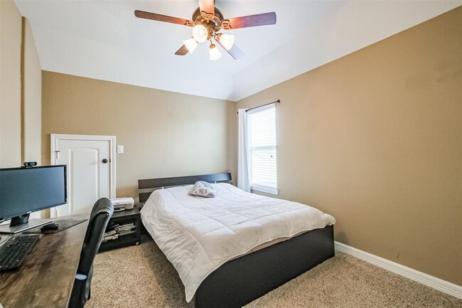 Building Photo - 28806 Crested Butte Dr