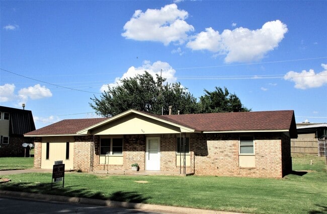 Building Photo - Move in Ready 3 or 4 bedroom