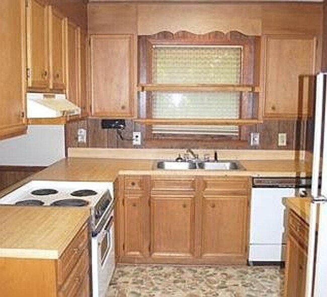 Building Photo - great neighbourhood, spacious 2248 hart rd