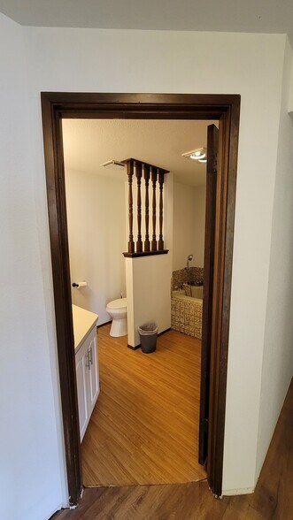 Upstairs Bathroom Shared with Rooms 2 and 3 - 9905 157th St E