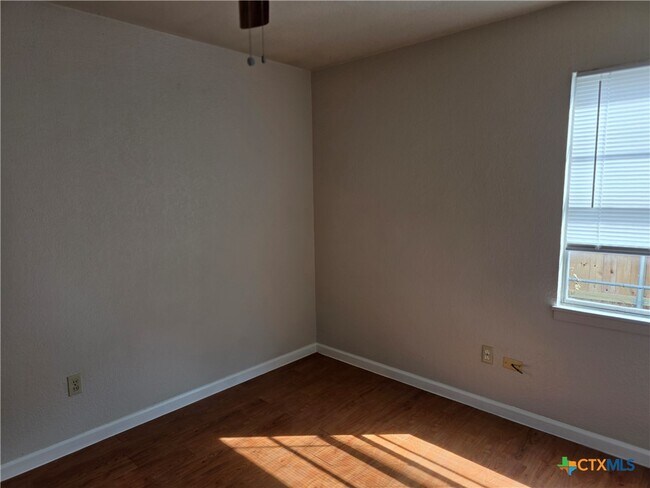 Building Photo - 901 Park Ave