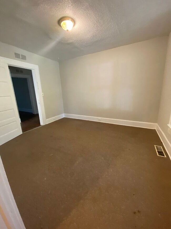 Building Photo - Perfect home with 2 kitchens at NCSU