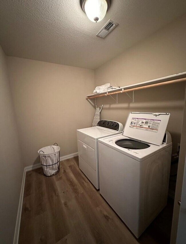 Building Photo - 2212 Chapel Hill Rd