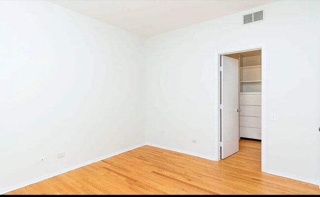 Building Photo - 441 W Blackhawk St