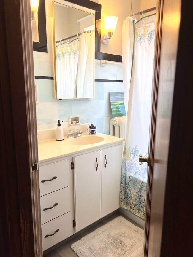 Building Photo - 3668 Wilmington Ave