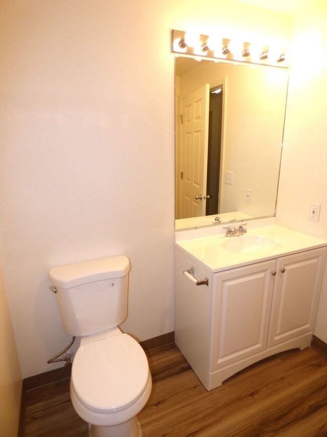 Building Photo - Rent Special: 1/2 Off March's Rent - Ground Level 2 Bed 1 Bath W/ Air Conditioning