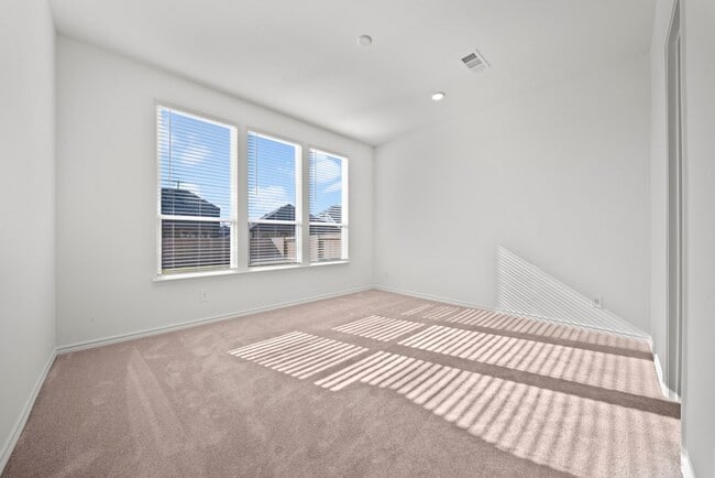 Building Photo - 649 Amber Fls Dr