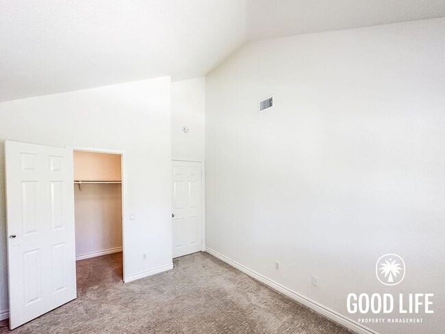 Building Photo - 32971 N Peak Dr