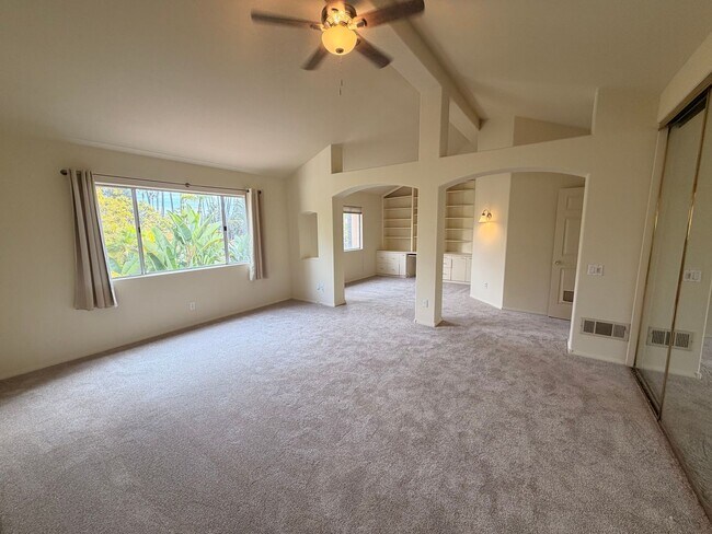 Building Photo - Beautiful 3 Bedroom, 2.5 Bathroom Newport ...