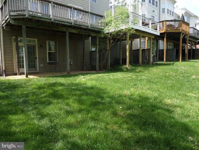 Building Photo - 43762 Lees Mill Square