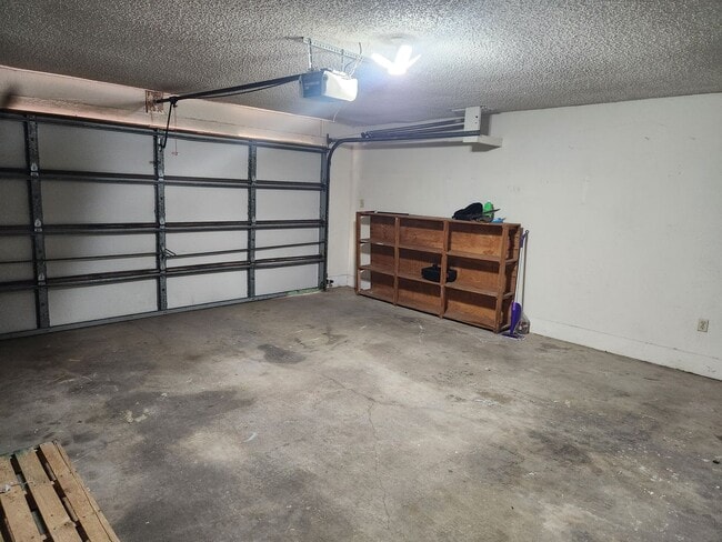 Building Photo - 2804 Carmel Dr