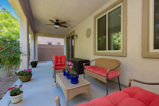 Building Photo - Stunning 4 bedroom 3.5 bath home with 3 ca...