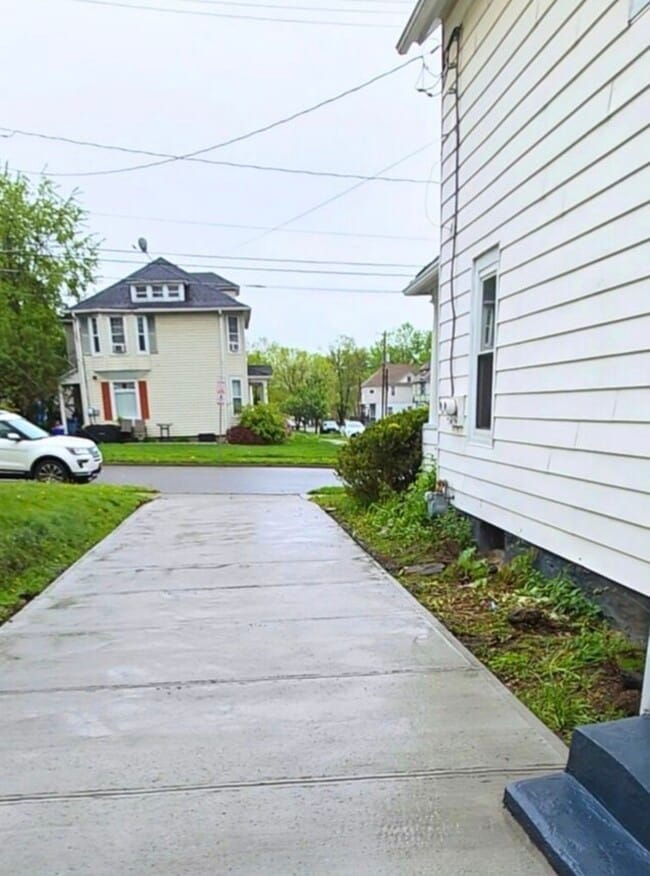 Building Photo - 53 Mill St