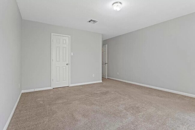 Building Photo - 5720 Wharton Dr