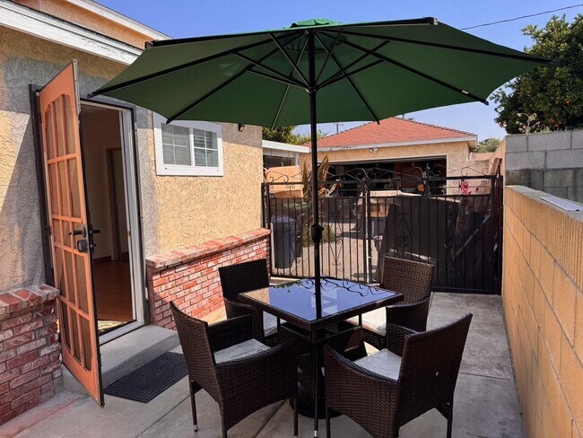 Building Photo - LIMITED TIME RENT SPECIAL!! Charming 3-Bedroom Front Home only in Norwalk