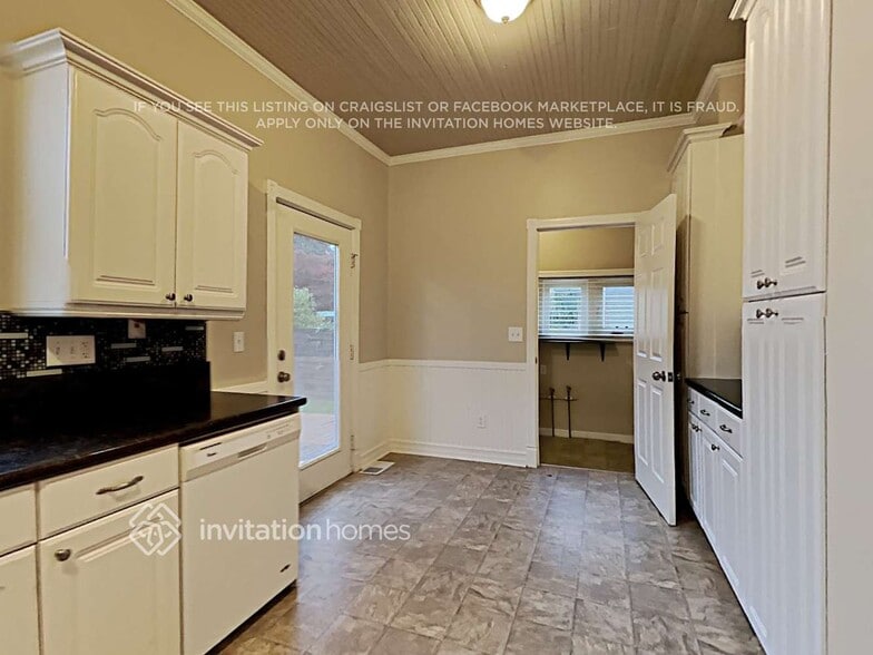 Building Photo - 2716 S 14th St