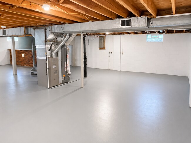 Building Photo - Beautifully Renovated 4BR Retreat with Spacious Yard in North Columbus