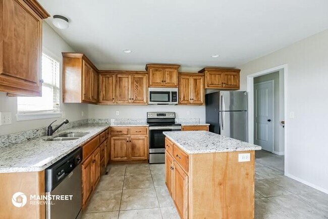 Building Photo - 422 Sunflower Dr, Raymore, MO 64083