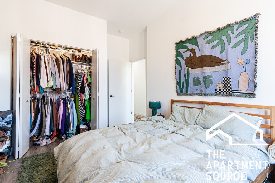 Building Photo - 2743 W Division St