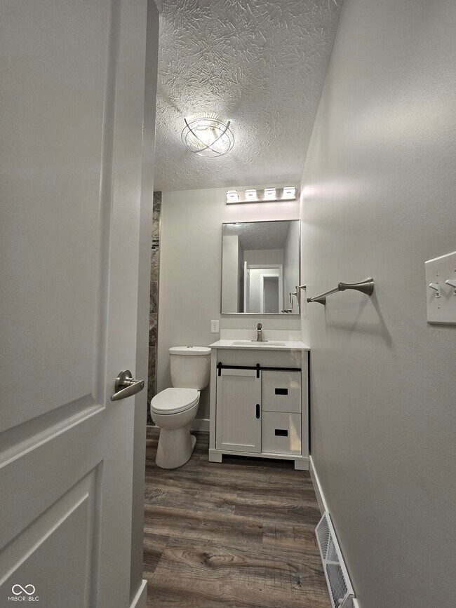 Building Photo - 2115 Dawnshire Dr