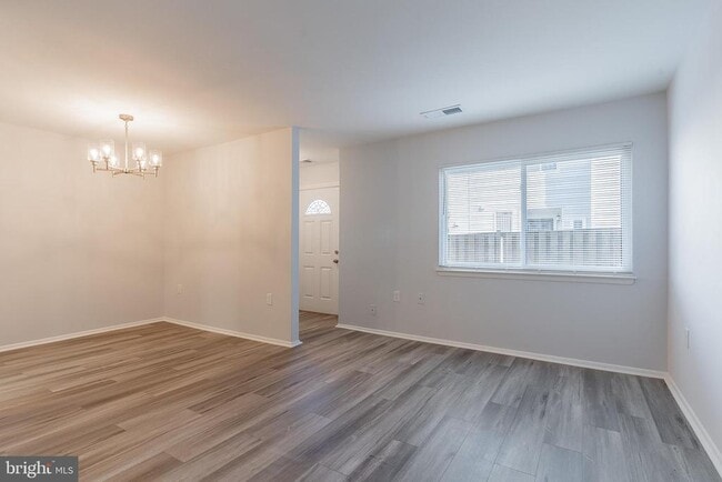 Building Photo - 8708 Village Square Dr