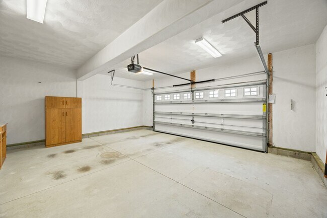 Building Photo - 5543 Botanical Dr