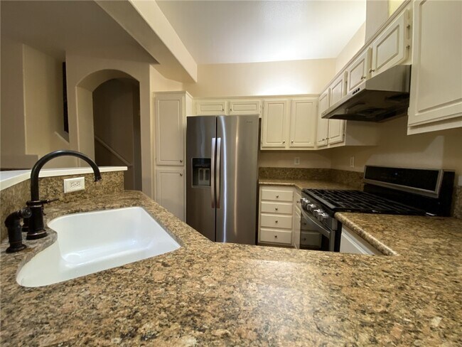 Building Photo - 1121 S Positano Ave