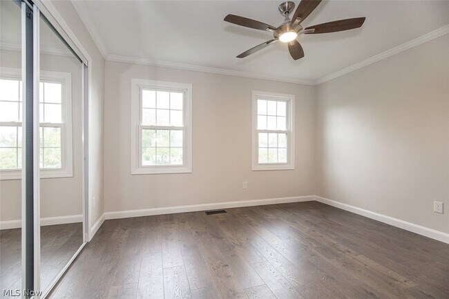 Building Photo - 7528 Lakedge Ct